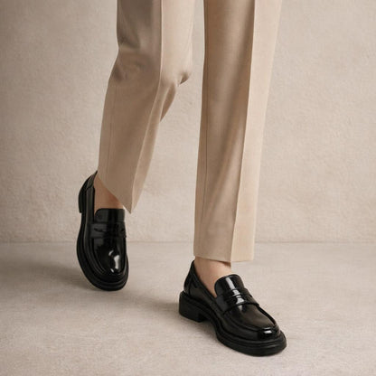 Mocassin noir brillant femme
